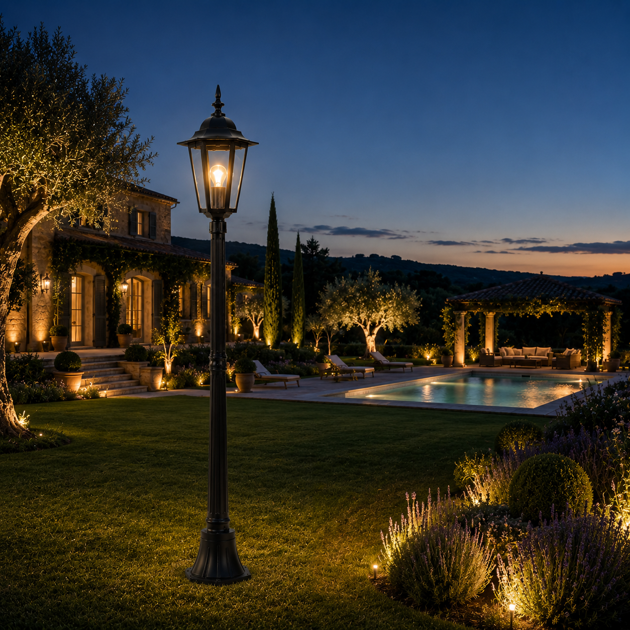 Garden Post Light - Retro Lawn Lamp - 1.8m