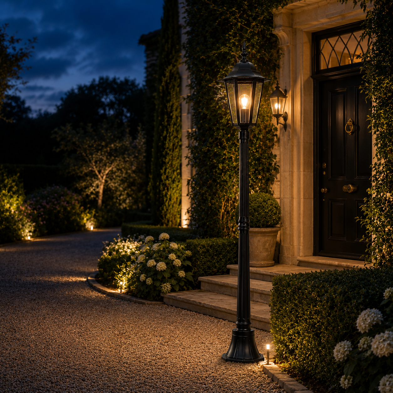 Garden Post Light - Retro Lawn Lamp - 1.8m