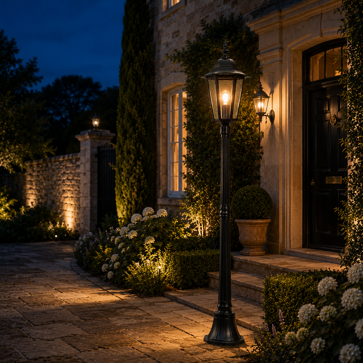 Garden Post Light - Retro Lawn Lamp - 1.8m