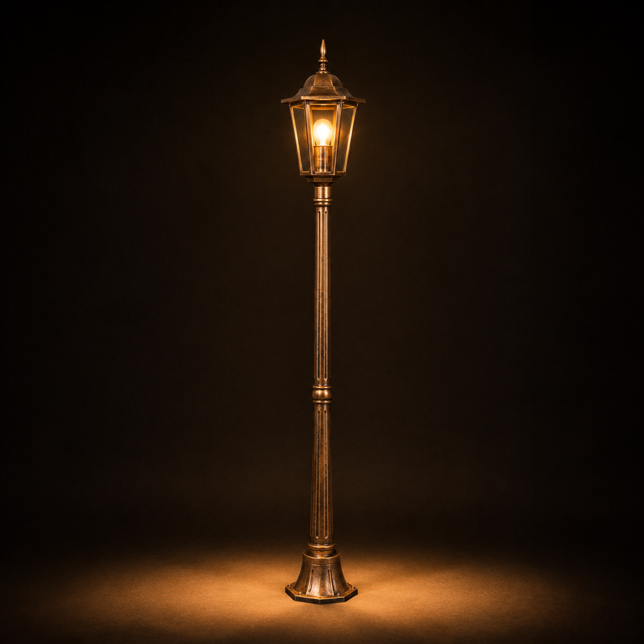 Garden Post Light - Retro Lawn Lamp - 1.8m